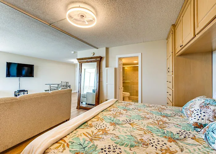 Walk To Bonita Beach: Top-Floor Condo W/ Views