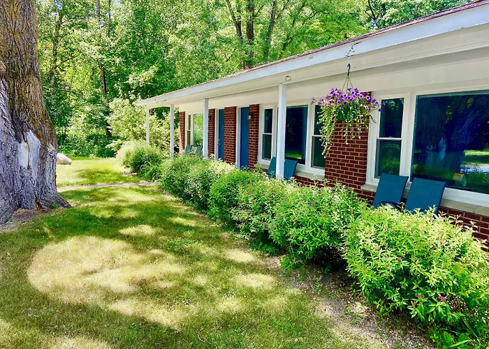 Elk Rapids Lakeshore Inn