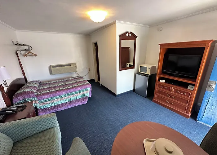 Four Oaks Lodging