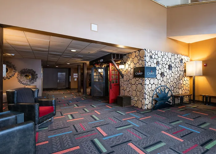 Grand Summit Hotel