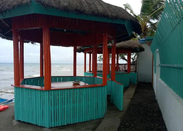 Smallfry'S Beach Resort
