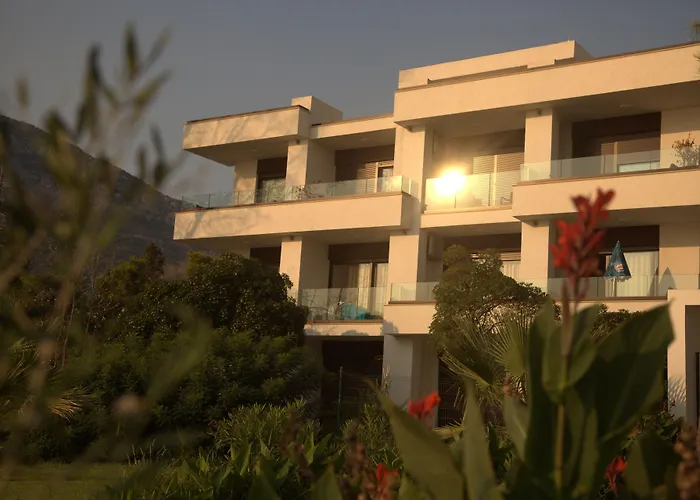 Apartments Kuce Lekovica Beach & Snack Bar- Bistro