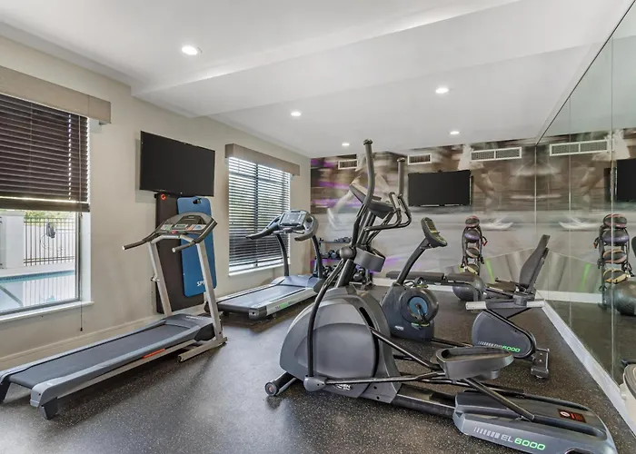 Best Western Plus Bay City Inn & Suites