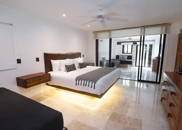 Casa Del Jaguar Beach Hotel