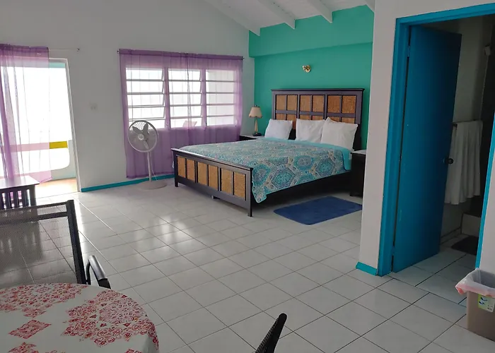 Orrie'S Beach Bar And Hotel
