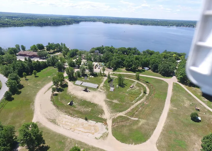 Stoco Lake Lodge