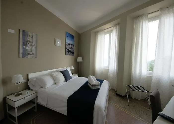 Luna Rooms