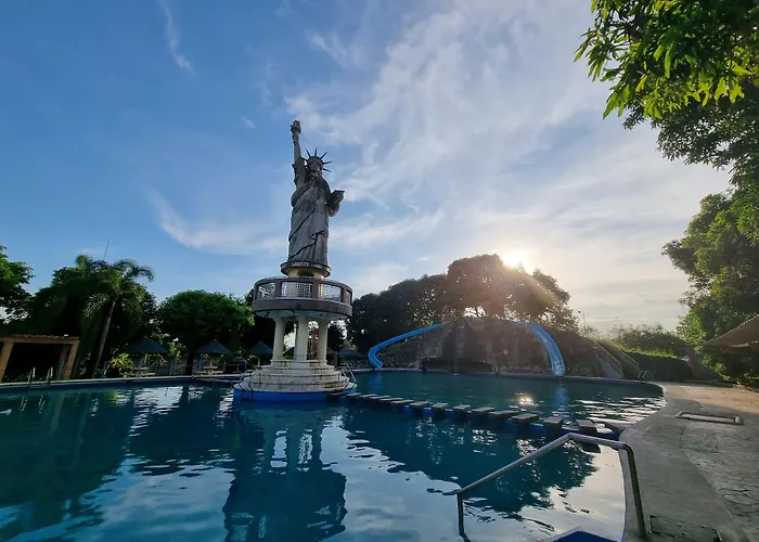 Libertyland Waterpark Resort