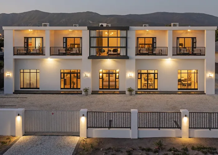 Glow Boutique Suites & Guesthouse