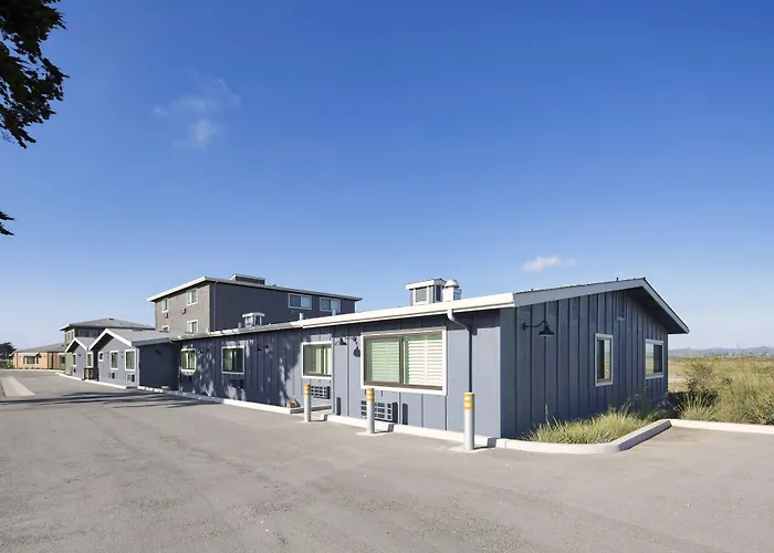 Inn At Moss Landing Point