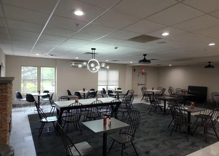 La Quinta Inn & Suites By Wyndham Lake George