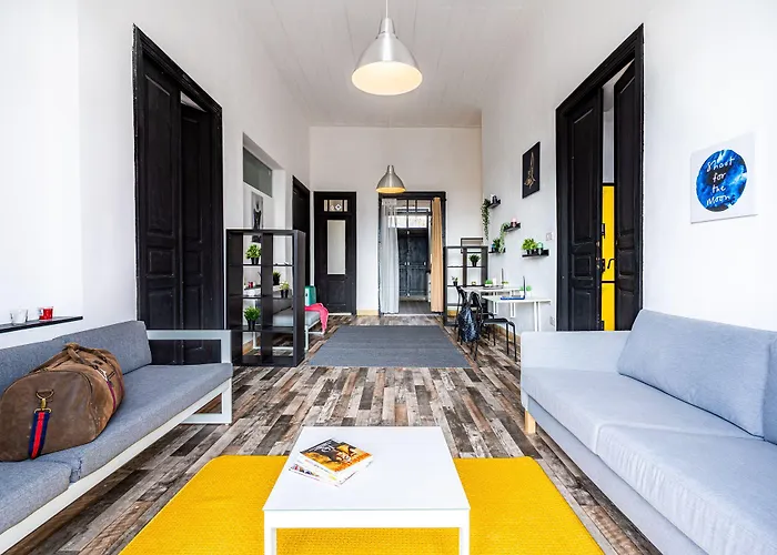 Bee Hostel