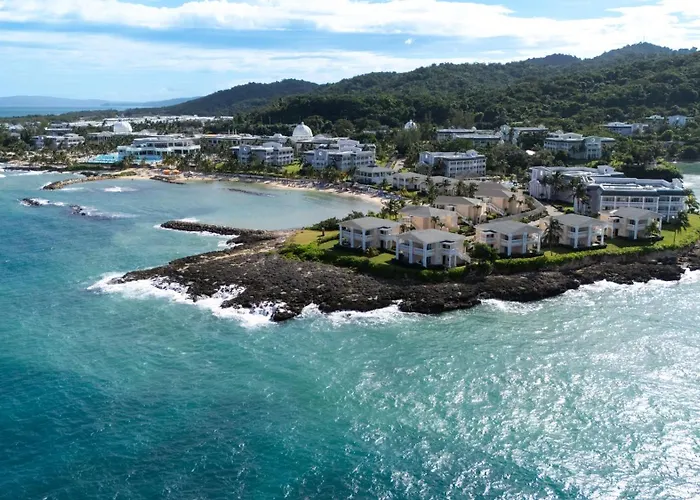 The Signature Level At Grand Palladium Lady Hamilton Resort & Spa