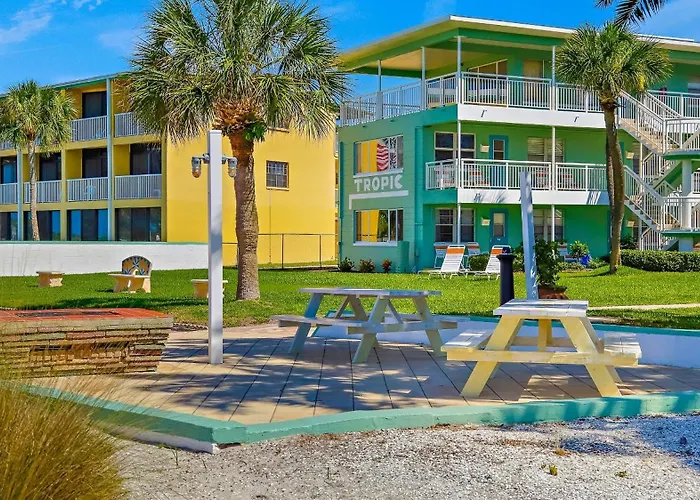 Tropic Terrace Suite #9 - Beachfront Resort