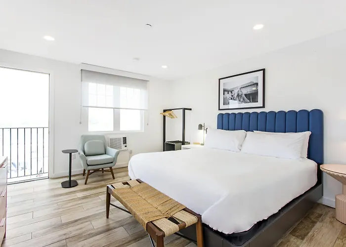 Grove Hotel