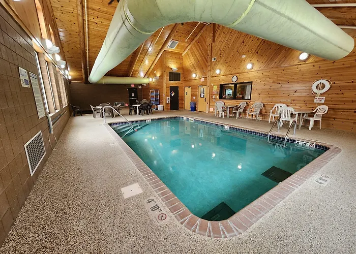 Pine Peaks Lodge And Suites