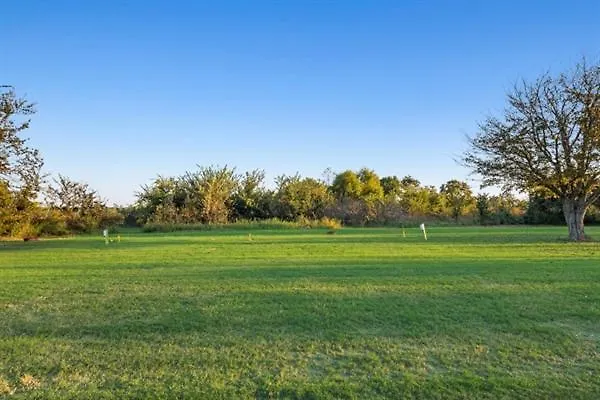 Spacious Wooden Suite #4 By The Lake At Texoma Shores Resort