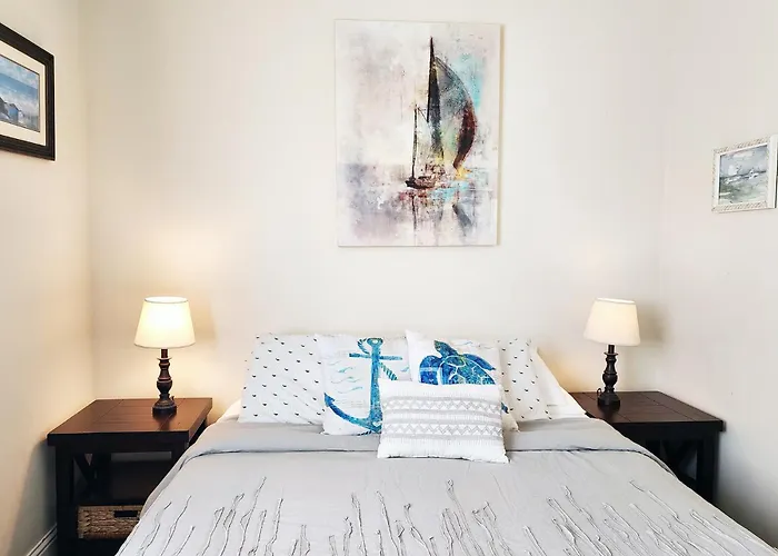 Ocean Front Cottage! Dog Friendly! Sleeps Up To Four!