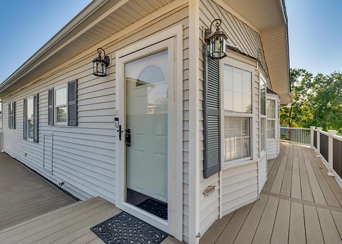 Breathtaking Lake Views And Sunsets On Badin Lake!