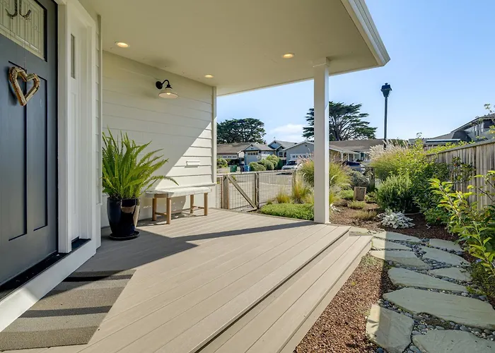 Steps To Ocean: Luxe Family Home In Half Moon Bay!