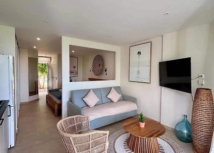 Gorgeous Blue Bay Apt 1 Min Walk From Beach Perfect For Families And Couples