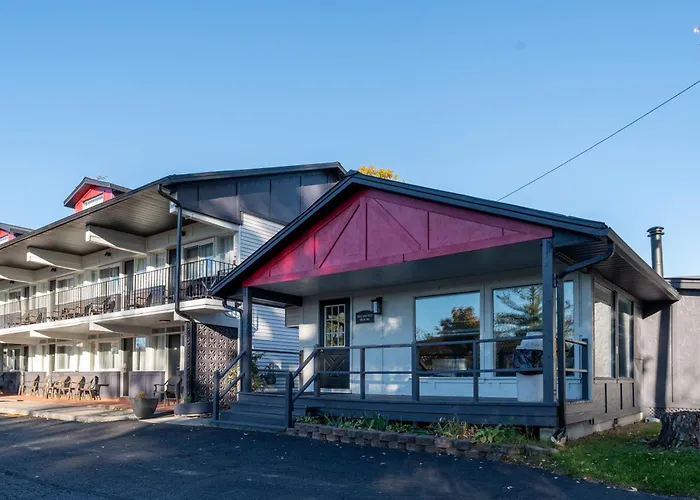 Super 8 By Wyndham Gananoque - Country Squire Resort