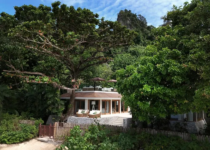 Villa Macaque And Villa Languor