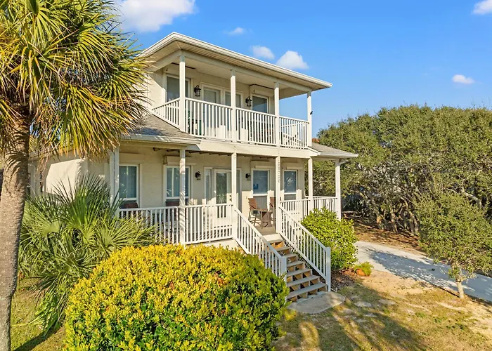 Vacation In This Gorgeous 2-Story Home! 3 Bedroom 3 Ba! Sleeps 8!