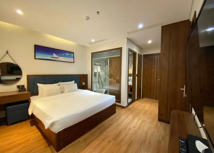 Ruby Star Da Nang - Central My Khe Beach