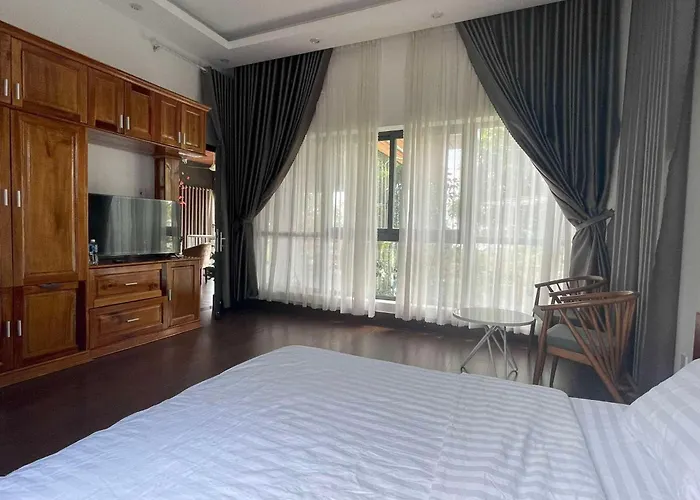 Nha Ben Doi - The Hill House