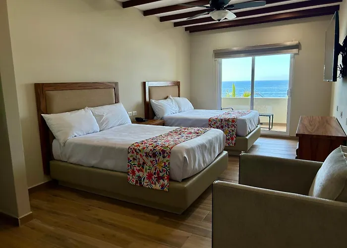 Dmytri'S Original La Fonda Restaurant & Hotel