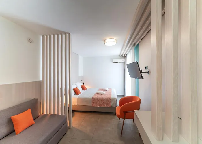Amphitryon City Hotel