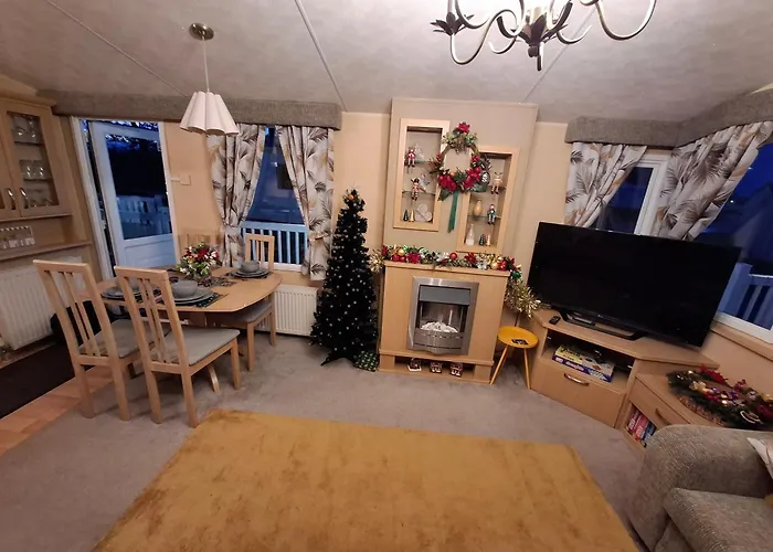 Caravan With Hot Tub At Tattershall Lakes