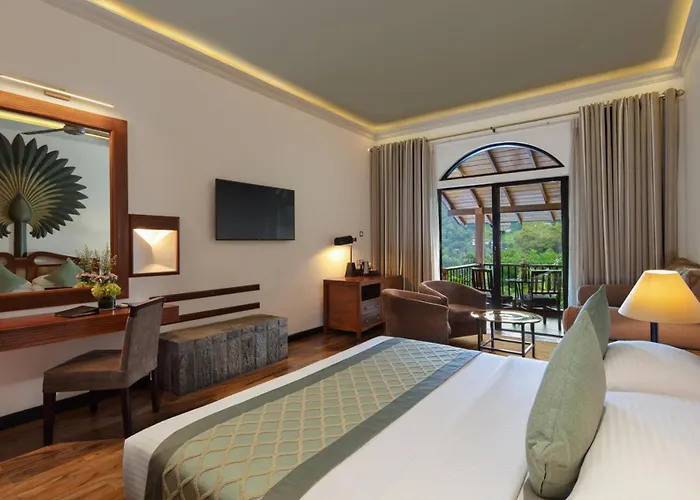 Earl'S Regency Hotel