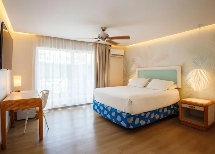 Hotel Cocoplum Beach