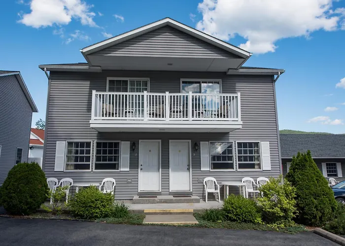 Adirondack Retreat Inn & Suites