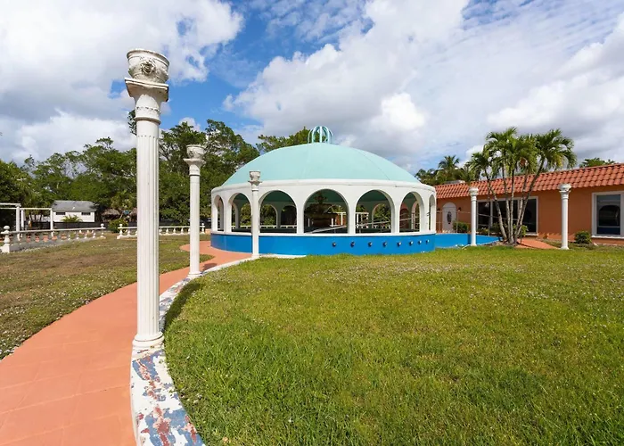Days Inn By Wyndham Fort Myers Springs Resort