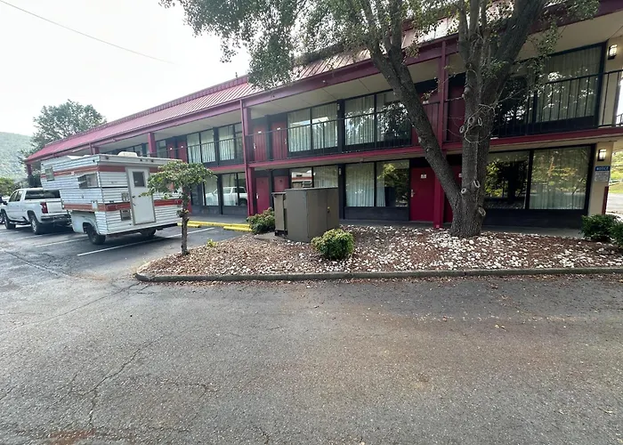 Hotel Red Rose By Townhouse Covington I-64