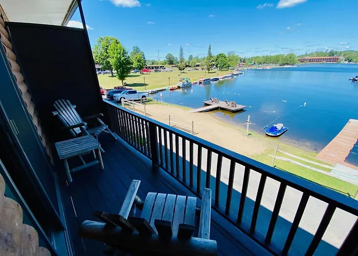 Pine Knoll Hotel Lakeside Lodge & Cabin