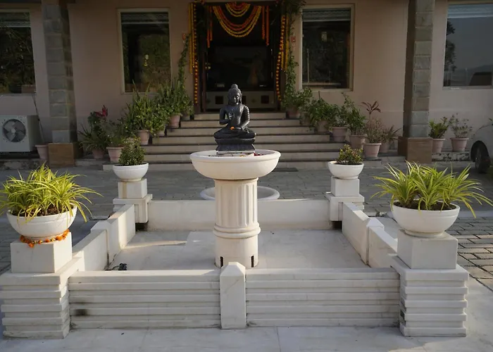 Namoka Mount Valley Resort - Hill Views & Veg Only