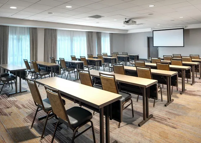 Courtyard By Marriott Lenox Berkshires