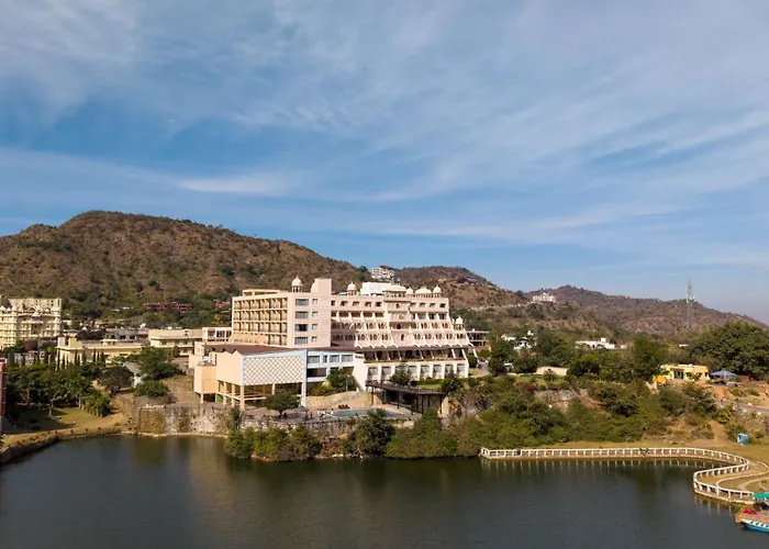 Via Lakhela Lakeview Resort & Spa