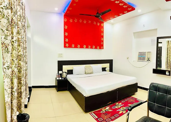 Taj 3 Star Hotel Near 200Mtr Taj Mahal Agra