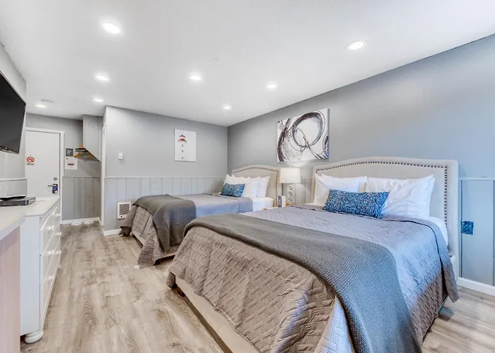 Sea Treasures Inn #104