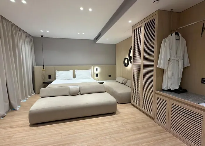 Yacht Premium Hotel