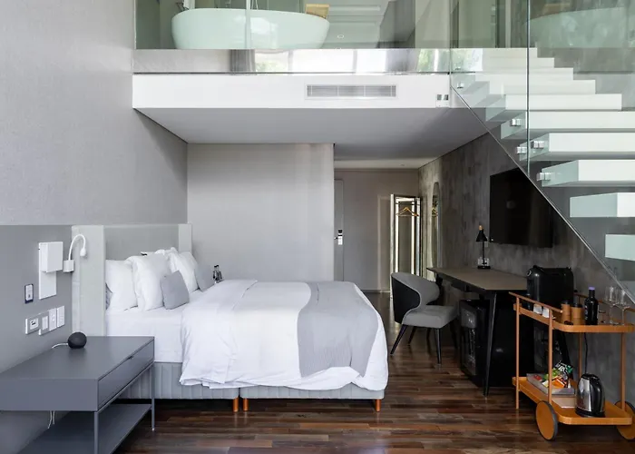 Suryaa Hotel Pinhais, Curio Collection By Hilton