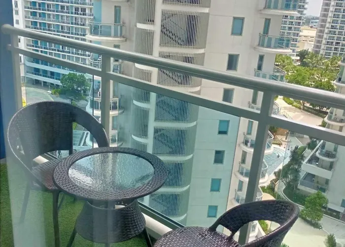 Azure Urban Resort With Wifi And Netflix