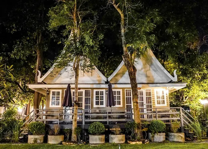 Luna Hut Resort