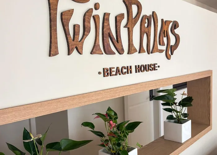 Twin Palms 'Beach House' - New Surf Front Location