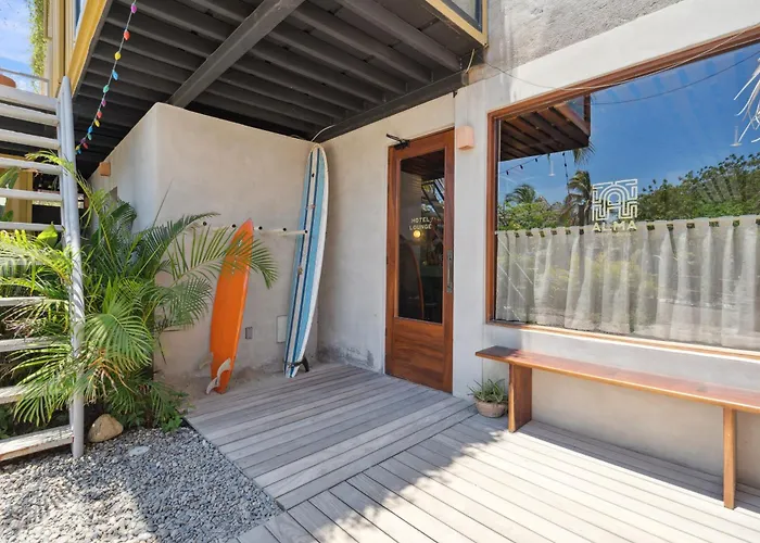 Alma Surf Lodge